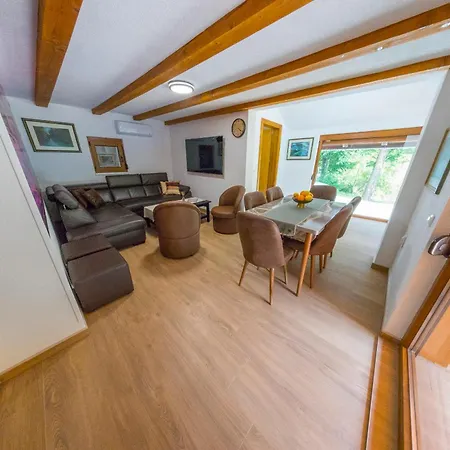 Homes Mujo Bejzin Apartmán *